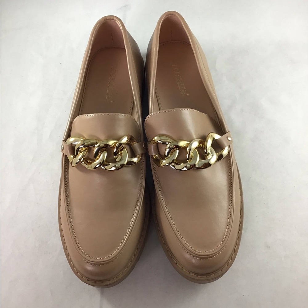 Shoe dazzle tan loafer size 8.5m.